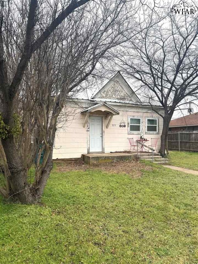 Foto principal - 225 N Sycamore St