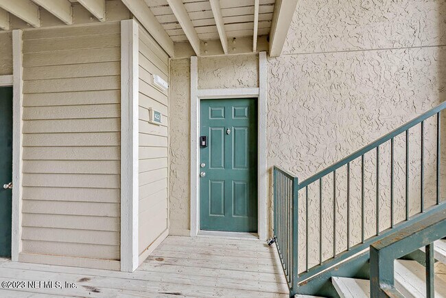 Building Photo - 400 Sandiron Cir