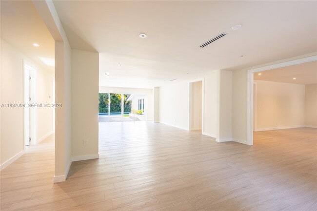 Foto del edificio - 4520 Sabal Palm Rd