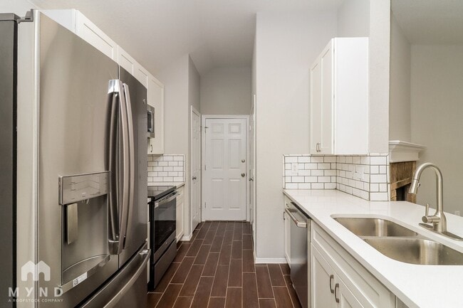 Foto del edificio - 7104 Stewart Ln