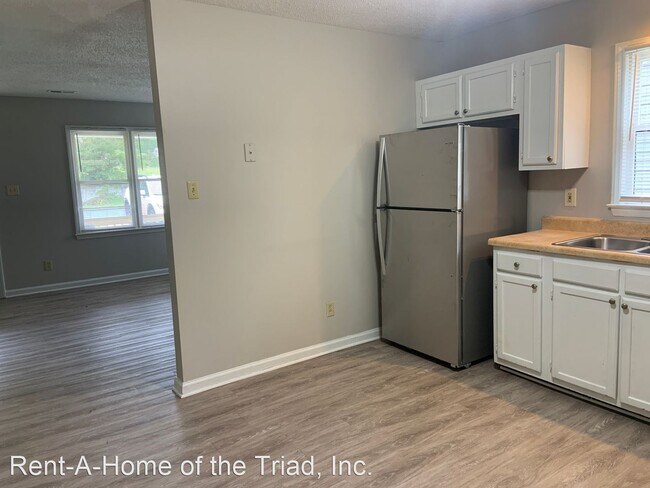 Foto del edificio - 3 br, 2 bath House - 208 E. McCulloch Street