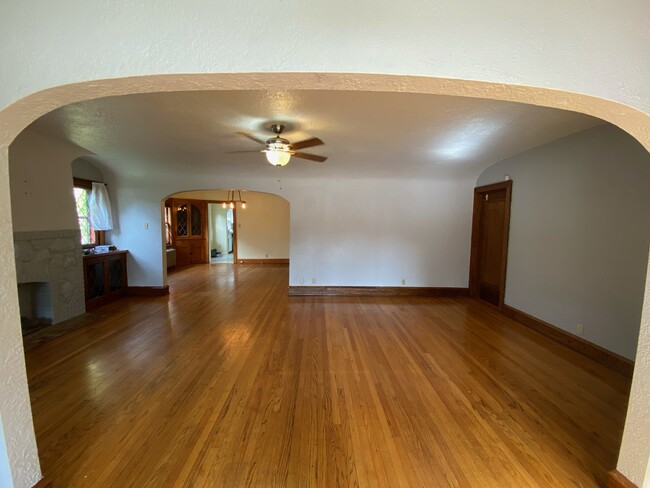 Living room - 3263 N Sherman Blvd