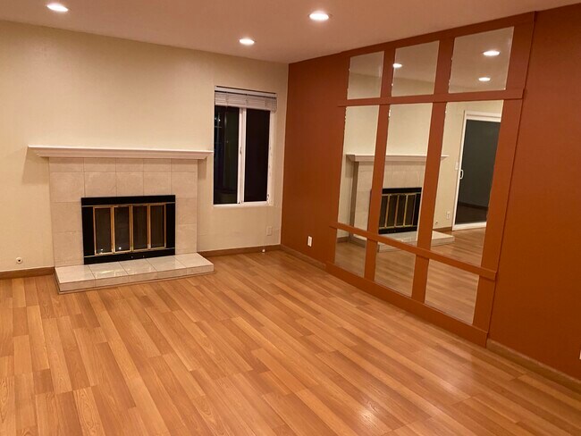 Living Room - 23057 Cricket Hill Rd