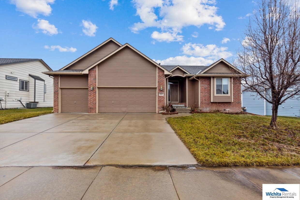 Primary Photo - 4 bedroom 3 bath home