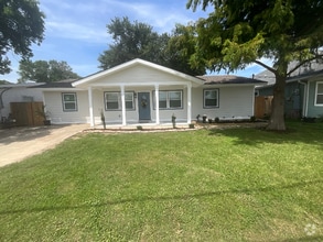 Building Photo - 1216 Hymelia Ave