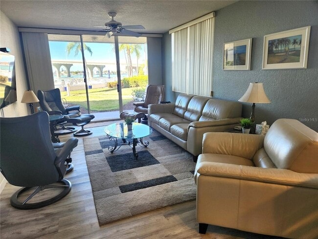 Foto del edificio - 5901 Bahia Del Mar Cir N