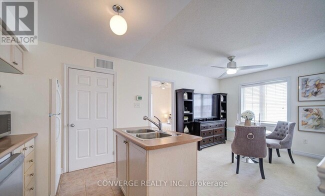 Building Photo - 29 Cardrew St