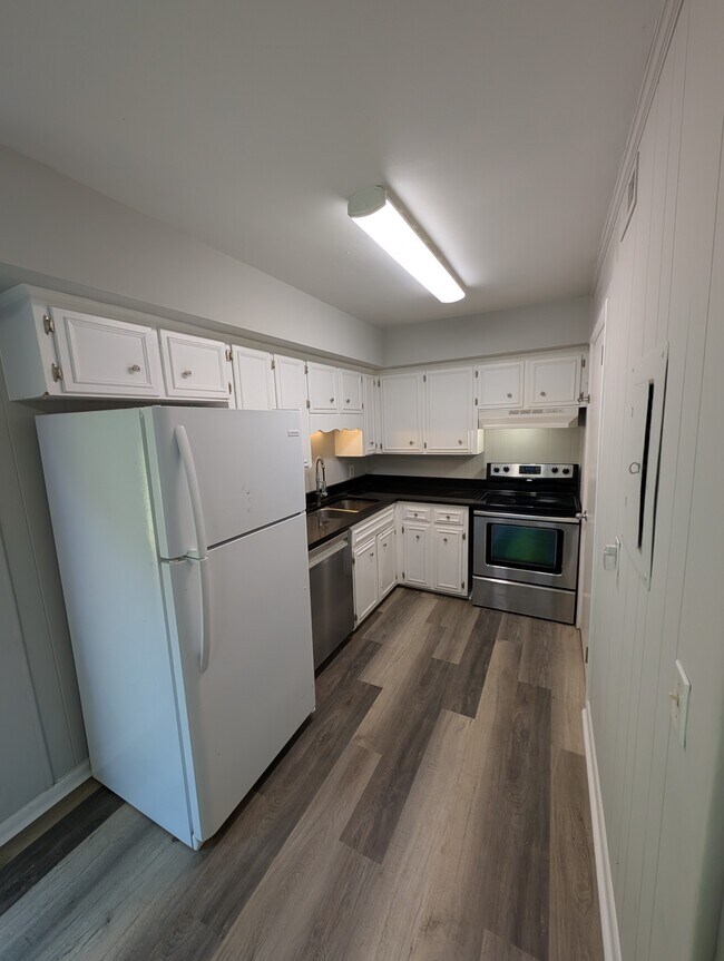 Foto del edificio - 602 McPherson Cir