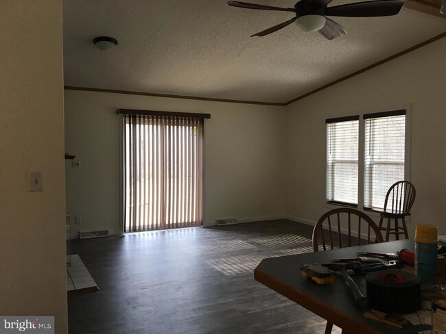 Building Photo - 39825 Persimmon Creek Rd