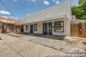 Foto principal - 3430 S Flores St