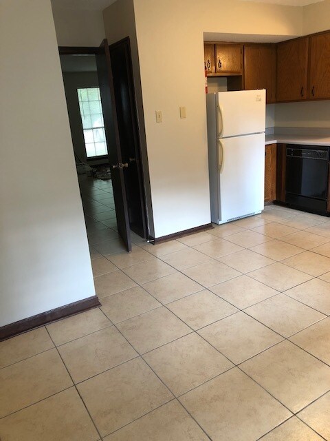 Building Photo - 1242 Park Dr