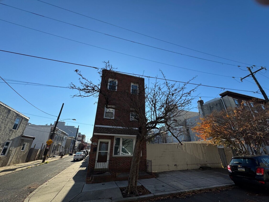 Primary Photo - Luxurious 3-Bedroom Townhome with Finished...