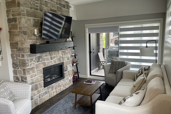 Building Photo - 10 Beausoleil Ln