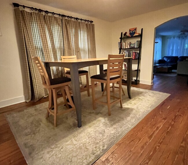 Foto del edificio - 2403 Pine Haven St