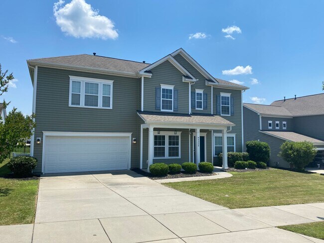 Building Photo - Spacious two story home in the desirable W...