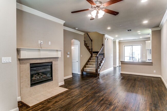 Building Photo - Awesome 3Bed/2Bath Townhome in The Villas ...