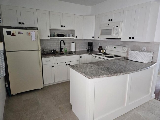 Building Photo - 33 S Gulfstream Ave