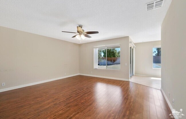 Foto del edificio - Central Palm Desert Home (3b/2b)