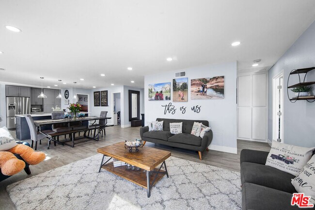 Building Photo - 2424 Stow St