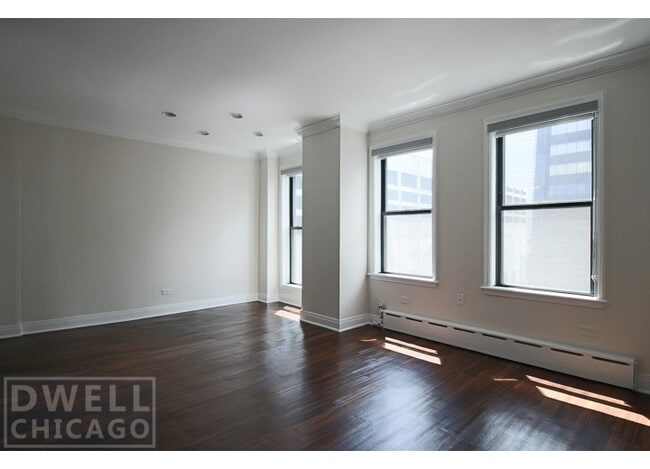 Building Photo - 260 E Chestnut St