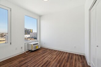 Building Photo - The Felix