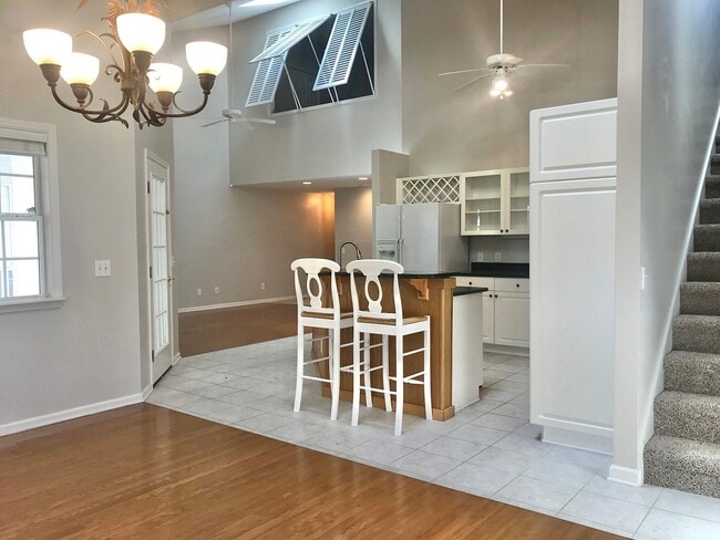 Building Photo - 3203 St James Dr SE