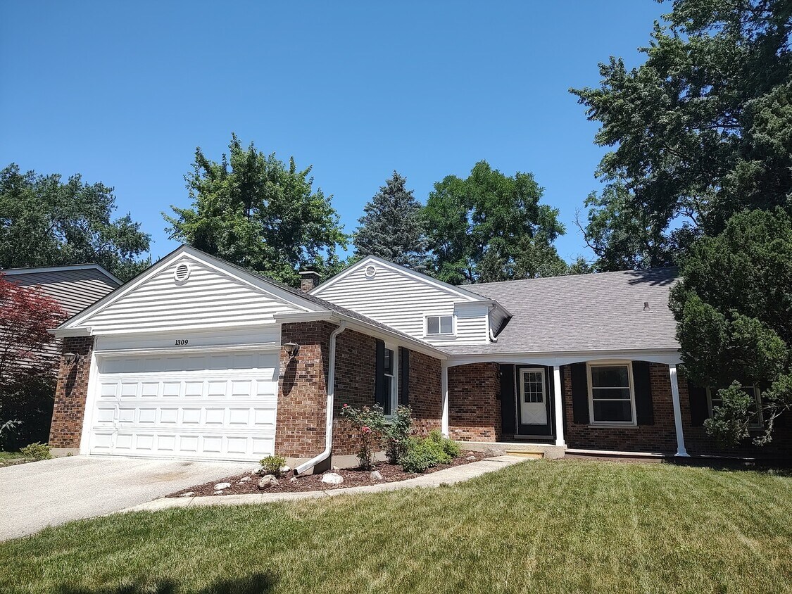 1309 W Jefferson Ave, Naperville, IL 60540 House Rental in Naperville