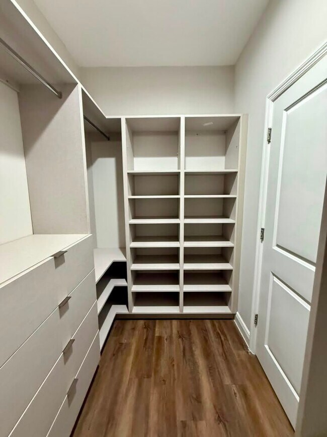 Foto del edificio - 8023 Buttercup Cir