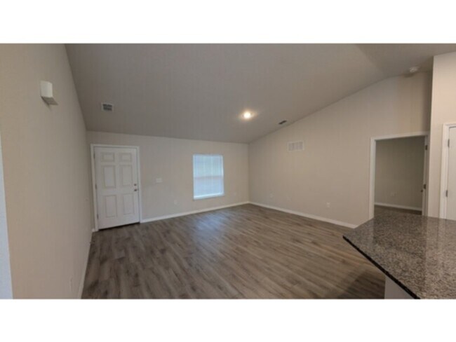 Foto del edificio - Palm Coast 4 Bedroom Newer House Available...