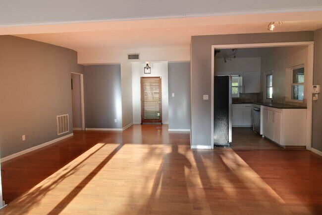 Building Photo - 3244 Inverness Court - Available February ...