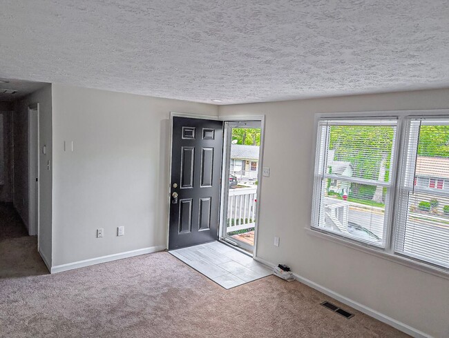Foto del edificio - Charming and 3 Bed 2.5 Bath Home In Serene...