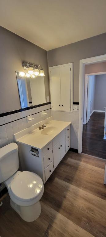 Foto del edificio - 629 S Troost St