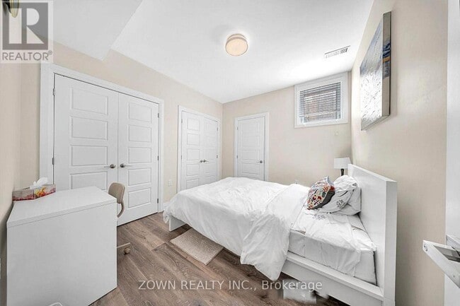Photo du bâtiment - 736 Hillview Crescent