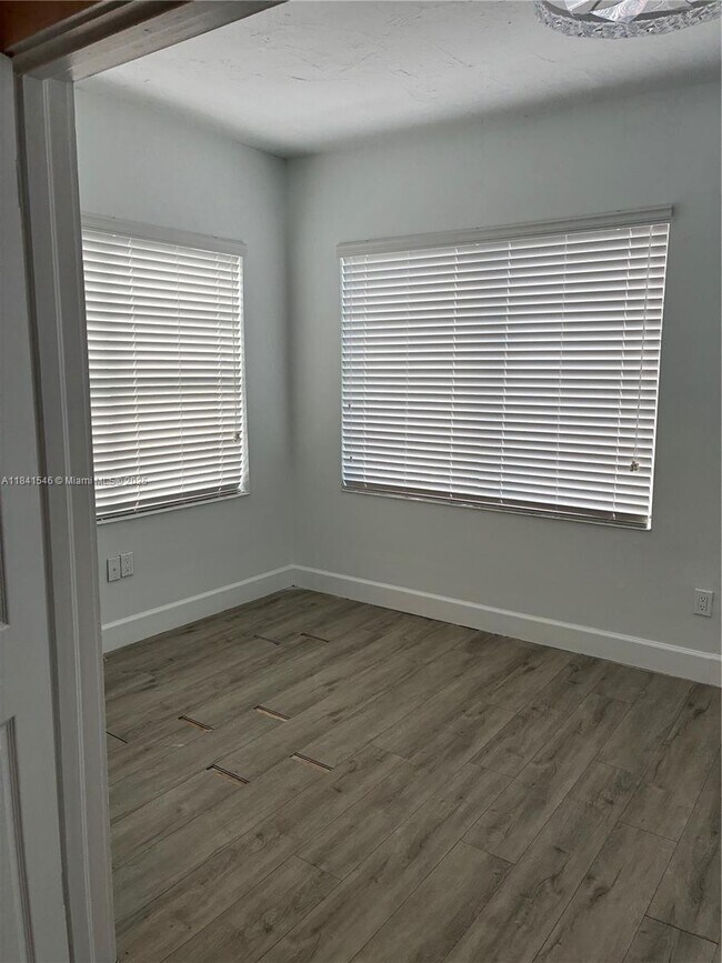 Foto del edificio - 1776 SW 11th St