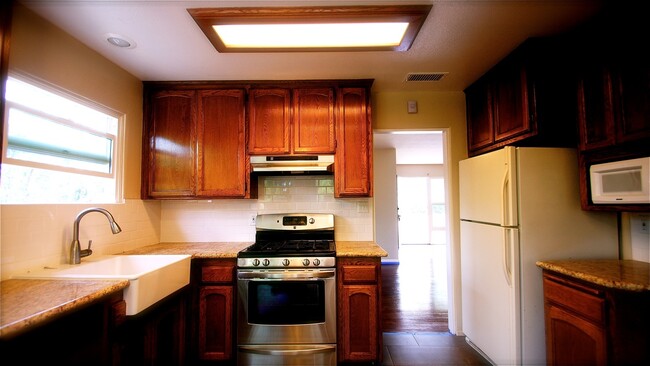 Building Photo - 6162 Dorothy Dr