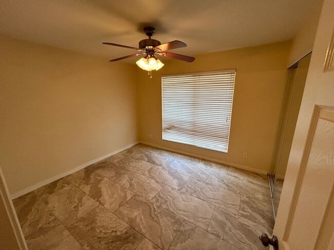 Foto del edificio - 1634 W Village Way