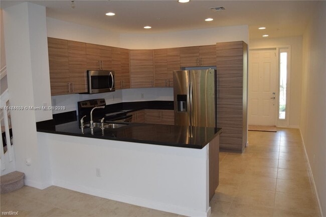 Building Photo - 3 br, 2.5 bath Townhome - 2714 SW 81st Ter...