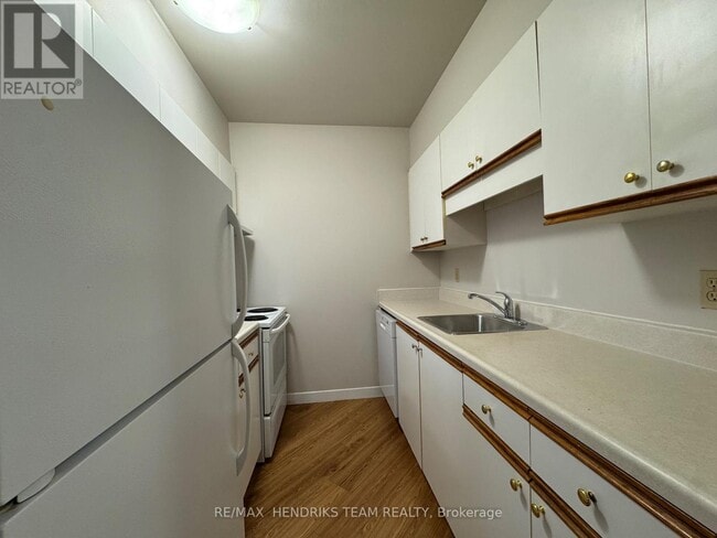 Building Photo - 56 Windward St