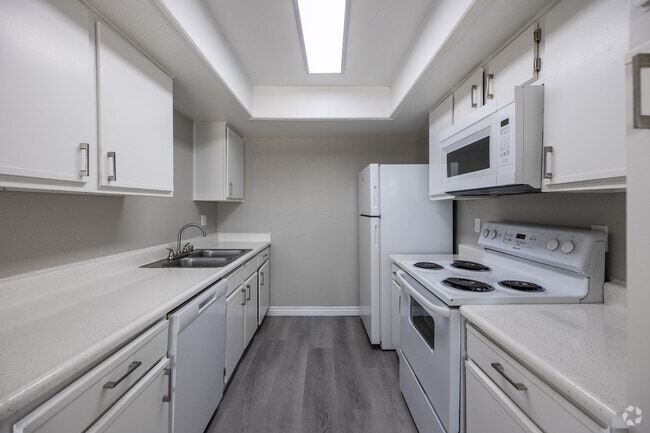 2 habitaciones, 2 baños, 1040 pies cuadrados, cocina - The Bellevue Apartments