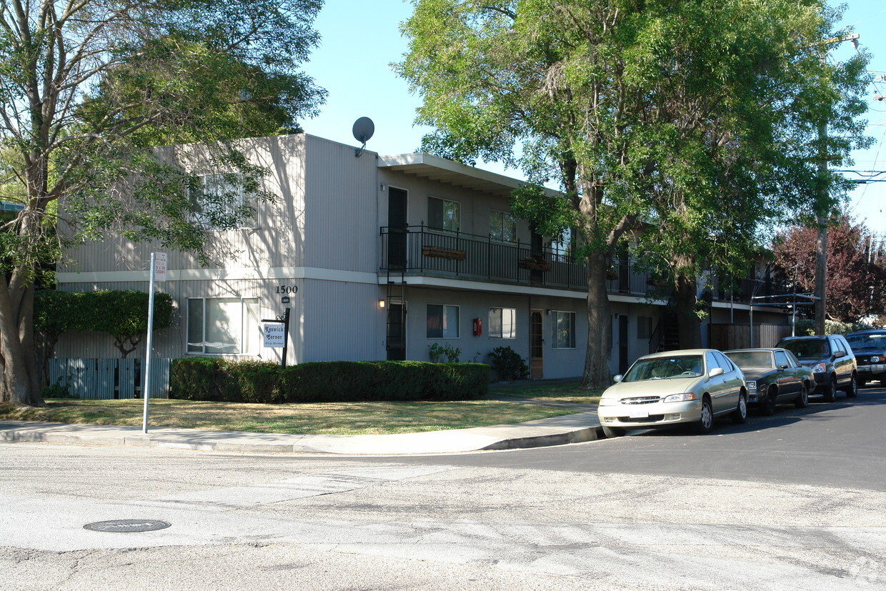 Primary Photo - 1500 South Claremont