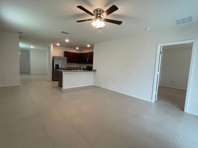 Foto del edificio - 3 BEDROOM 2 BATHROOM 2 CAR GARAGE IN UNION...