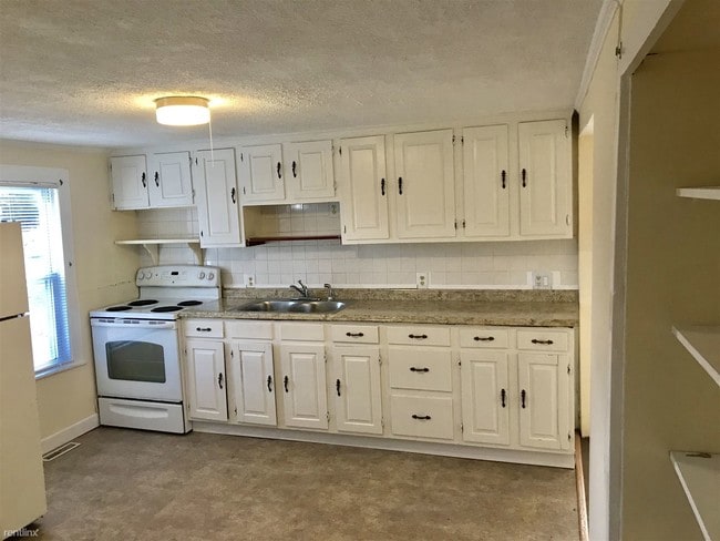 Building Photo - 2 br, 1 bath House - 851 N Colony Rd