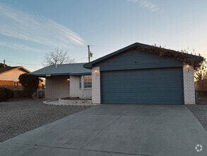 Building Photo - 1027 Lowell Rd