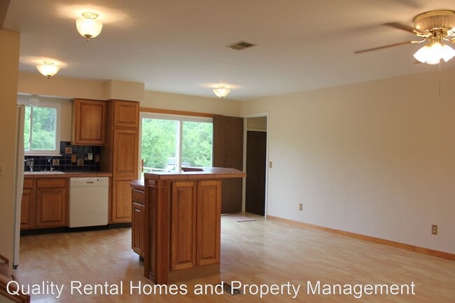 Building Photo - 3 br, 1.5 bath House - 2302 Gibson