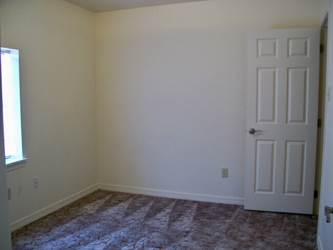 Building Photo - 116 Diane Dr