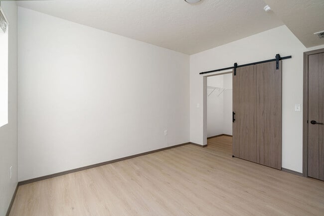 Building Photo - The Vistas Apartments at Beacon Hill