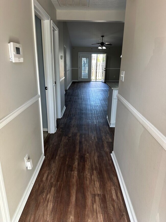 Foto del edificio - 403 Regency Park Drive