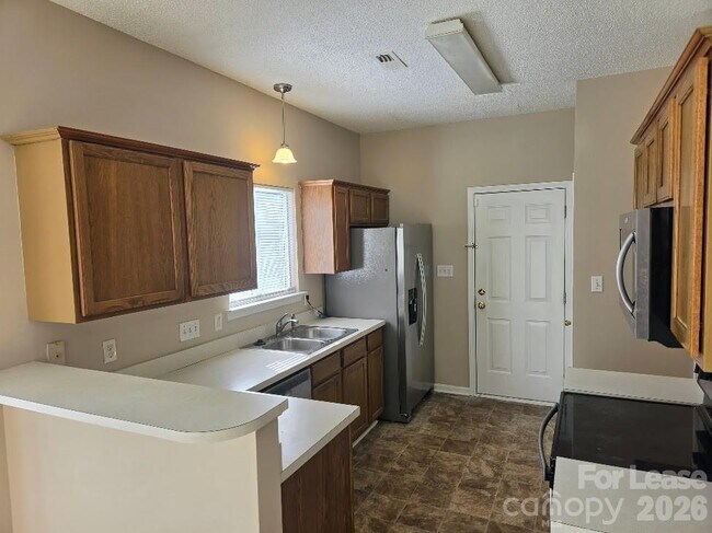 Foto del edificio - 5325 Timbertop Ln
