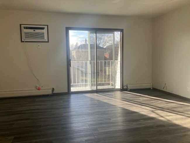 Building Photo - 112 S Wisconsin St