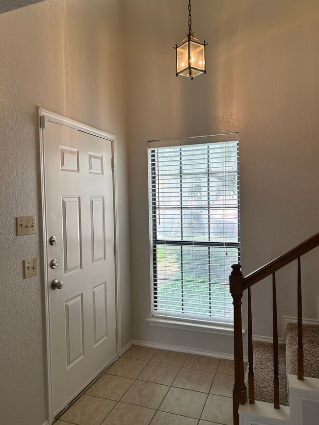 Foto del edificio - Beautiful 3 Bedroom, 2.5 Bathroom Townhome...